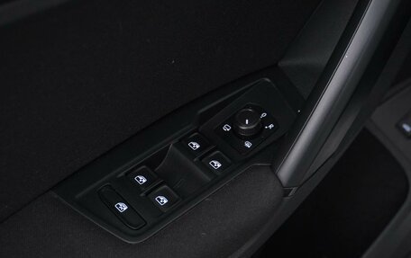 Volkswagen Tiguan II, 2018 год, 2 888 444 рублей, 19 фотография