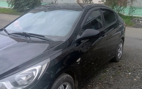 Hyundai Solaris II рестайлинг, 2013 год, 650 000 рублей, 2 фотография