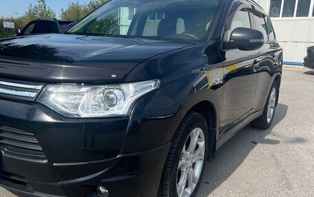Mitsubishi Outlander III рестайлинг 3, 2013 год, 1 430 000 рублей, 2 фотография