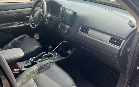 Mitsubishi Outlander III рестайлинг 3, 2013 год, 1 430 000 рублей, 7 фотография