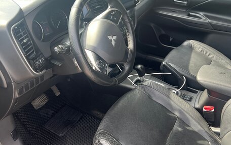 Mitsubishi Outlander III рестайлинг 3, 2013 год, 1 430 000 рублей, 9 фотография