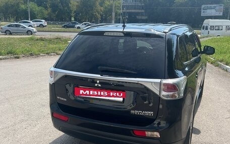 Mitsubishi Outlander III рестайлинг 3, 2013 год, 1 430 000 рублей, 4 фотография