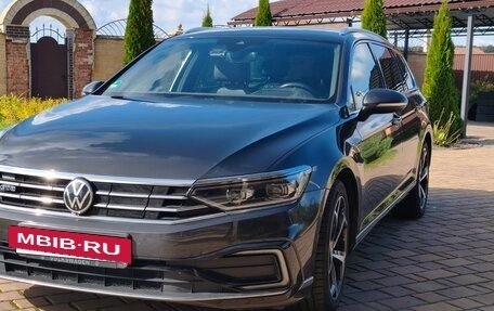 Volkswagen Passat B8 рестайлинг, 2021 год, 3 000 000 рублей, 3 фотография