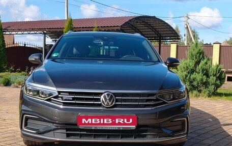 Volkswagen Passat B8 рестайлинг, 2021 год, 3 000 000 рублей, 2 фотография