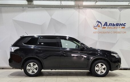 Mitsubishi Outlander III рестайлинг 3, 2014 год, 1 550 000 рублей, 2 фотография