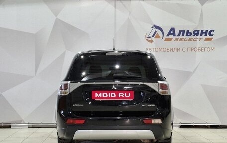 Mitsubishi Outlander III рестайлинг 3, 2014 год, 1 550 000 рублей, 4 фотография