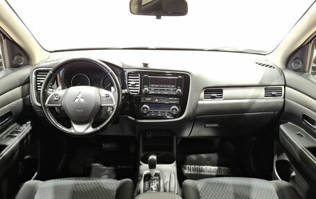 Mitsubishi Outlander III рестайлинг 3, 2014 год, 1 550 000 рублей, 9 фотография