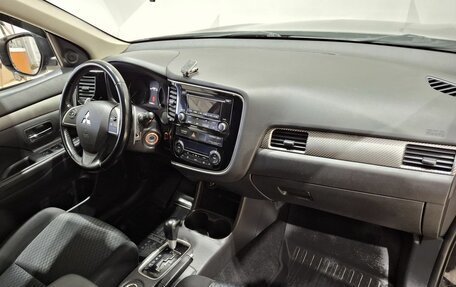 Mitsubishi Outlander III рестайлинг 3, 2014 год, 1 550 000 рублей, 12 фотография
