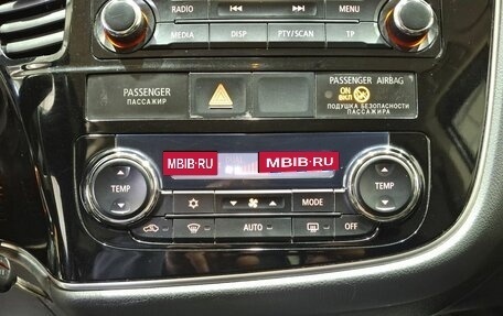 Mitsubishi Outlander III рестайлинг 3, 2014 год, 1 550 000 рублей, 15 фотография