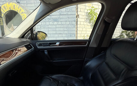 Volkswagen Touareg III, 2011 год, 1 175 000 рублей, 12 фотография
