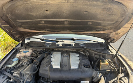 Volkswagen Touareg III, 2011 год, 1 175 000 рублей, 17 фотография