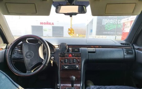 Mercedes-Benz E-Класс, 1997 год, 340 000 рублей, 2 фотография