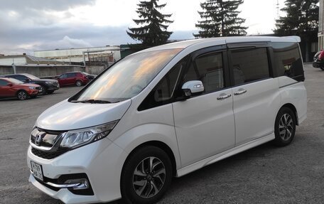 Honda Stepwgn IV, 2016 год, 2 000 000 рублей, 2 фотография