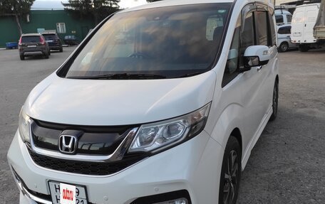 Honda Stepwgn IV, 2016 год, 2 000 000 рублей, 3 фотография