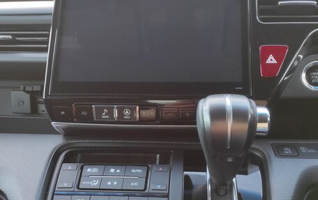 Honda Stepwgn IV, 2016 год, 2 000 000 рублей, 16 фотография