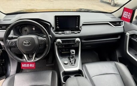 Toyota RAV4, 2020 год, 3 600 000 рублей, 9 фотография