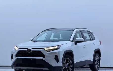 Toyota RAV4, 2024 год, 3 320 000 рублей, 2 фотография