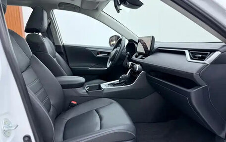 Toyota RAV4, 2024 год, 3 320 000 рублей, 6 фотография