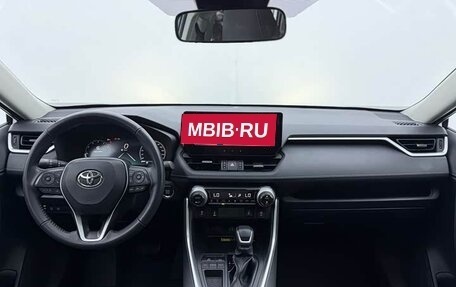 Toyota RAV4, 2024 год, 3 320 000 рублей, 7 фотография