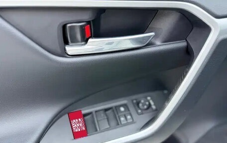 Toyota RAV4, 2024 год, 3 320 000 рублей, 13 фотография