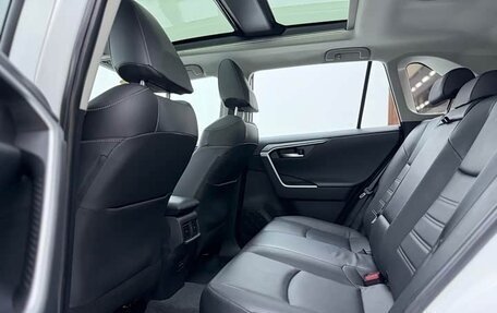 Toyota RAV4, 2024 год, 3 320 000 рублей, 26 фотография