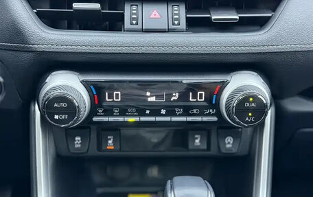 Toyota RAV4, 2024 год, 3 320 000 рублей, 24 фотография