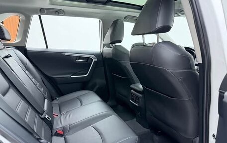 Toyota RAV4, 2024 год, 3 320 000 рублей, 25 фотография