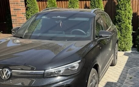 Volkswagen Tiguan, 2024 год, 4 200 000 рублей, 3 фотография