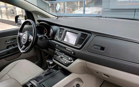 KIA Carnival III, 2017 год, 2 066 500 рублей, 6 фотография