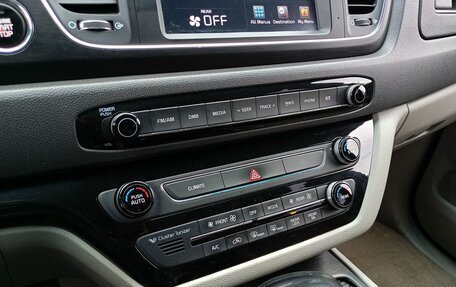 KIA Carnival III, 2017 год, 2 066 500 рублей, 13 фотография