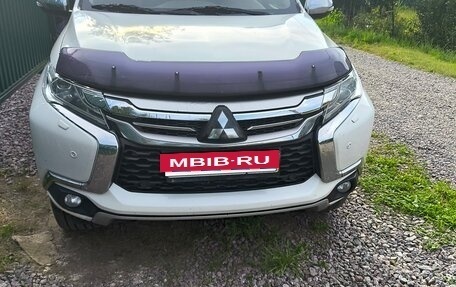 Mitsubishi Pajero Sport III рестайлинг, 2017 год, 2 600 000 рублей, 5 фотография