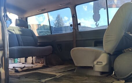 Toyota HiAce H100, 2003 год, 555 000 рублей, 19 фотография