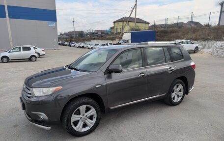 Toyota Highlander III, 2011 год, 1 960 000 рублей, 2 фотография
