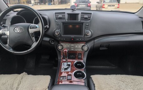 Toyota Highlander III, 2011 год, 1 960 000 рублей, 10 фотография