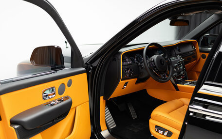Rolls-Royce Cullinan, 2022 год, 36 990 000 рублей, 7 фотография