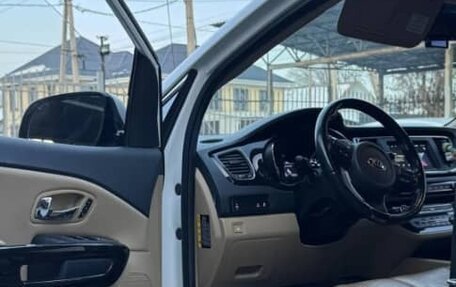 KIA Carnival, 2020 год, 2 300 000 рублей, 10 фотография