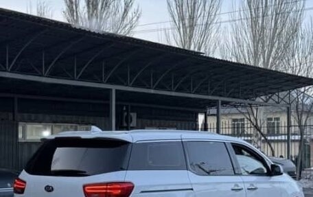 KIA Carnival, 2020 год, 2 300 000 рублей, 3 фотография