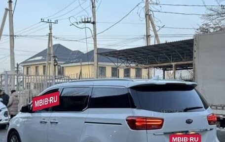 KIA Carnival, 2020 год, 2 300 000 рублей, 17 фотография