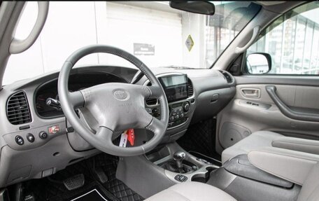 Toyota Sequoia II рестайлинг, 2001 год, 1 950 000 рублей, 20 фотография