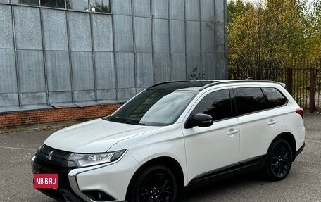 Mitsubishi Outlander III рестайлинг 3, 2022 год, 2 800 000 рублей, 1 фотография