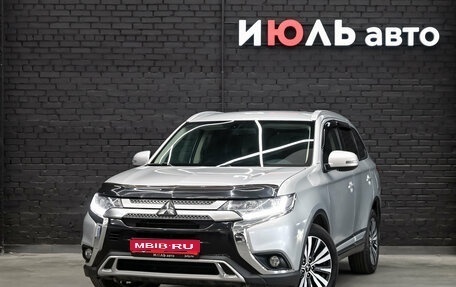 Mitsubishi Outlander III рестайлинг 3, 2019 год, 2 090 000 рублей, 1 фотография