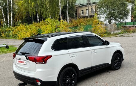 Mitsubishi Outlander III рестайлинг 3, 2022 год, 2 800 000 рублей, 6 фотография