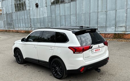 Mitsubishi Outlander III рестайлинг 3, 2022 год, 2 800 000 рублей, 8 фотография