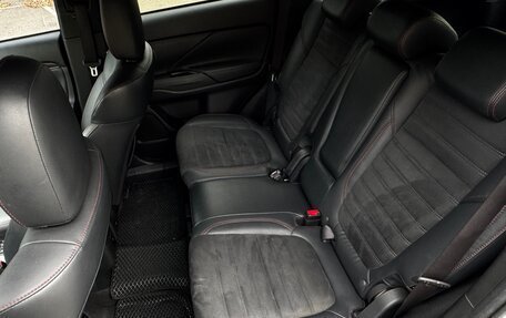Mitsubishi Outlander III рестайлинг 3, 2022 год, 2 800 000 рублей, 20 фотография