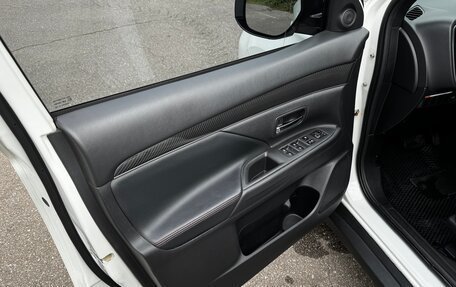 Mitsubishi Outlander III рестайлинг 3, 2022 год, 2 800 000 рублей, 16 фотография