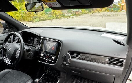 Mitsubishi Outlander III рестайлинг 3, 2022 год, 2 800 000 рублей, 21 фотография