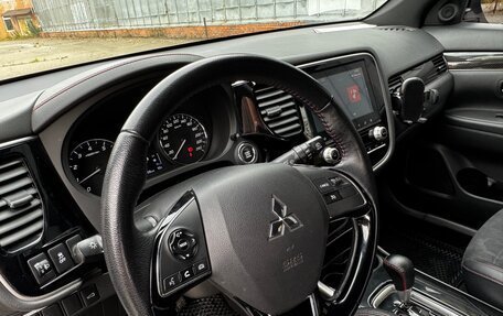 Mitsubishi Outlander III рестайлинг 3, 2022 год, 2 800 000 рублей, 18 фотография