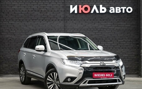 Mitsubishi Outlander III рестайлинг 3, 2019 год, 2 090 000 рублей, 3 фотография