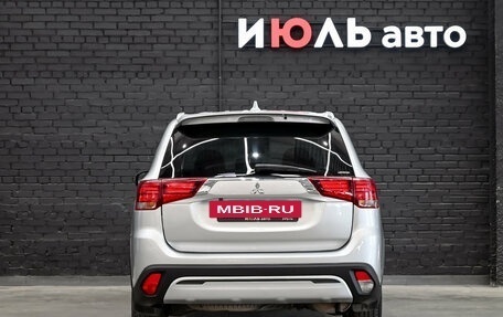 Mitsubishi Outlander III рестайлинг 3, 2019 год, 2 090 000 рублей, 5 фотография