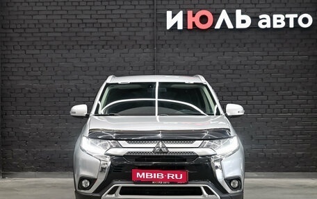 Mitsubishi Outlander III рестайлинг 3, 2019 год, 2 090 000 рублей, 2 фотография